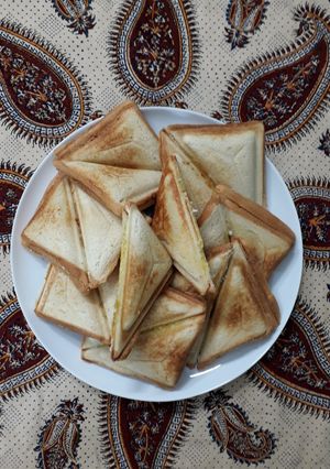 عکسی از دستور اسنک سیبزمینی و تخم مرغ با ساندویچ ساز