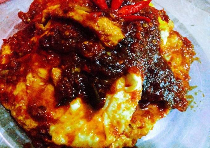 Cara Gampang Membuat Telor Ceplok Balado, Lezat