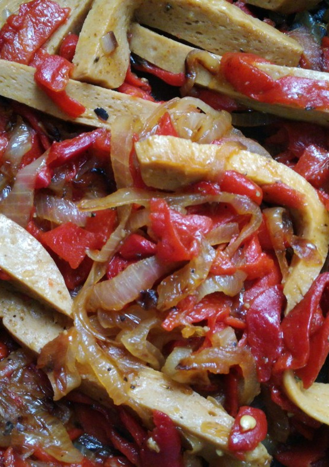 Una foto de Seitán (tofu) con verduritaS
