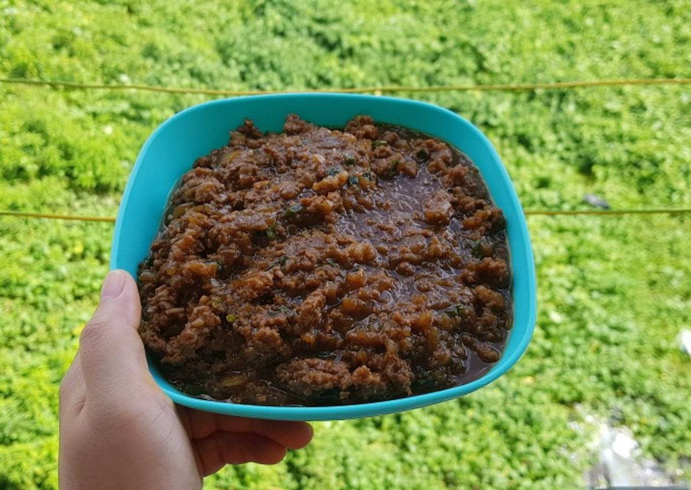 Daging sapi cincang untuk isian roti