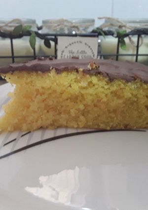 Una foto de Bizcocho de naranja con cobertura de chocolate 🍊🍫