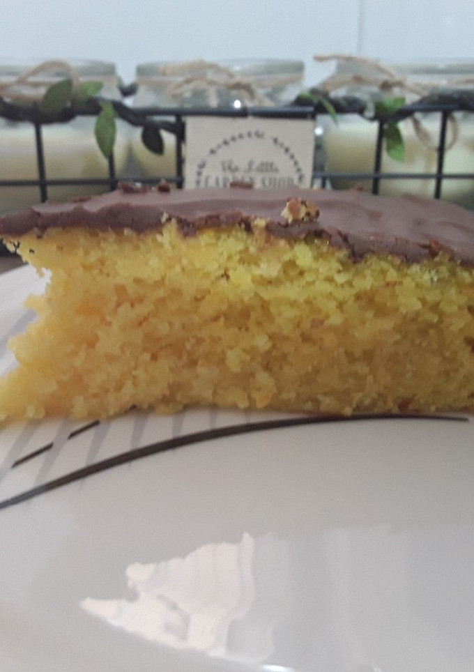 Una foto de Bizcocho de naranja con cobertura de chocolate 🍊🍫