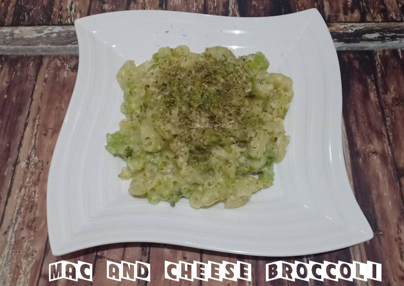 (50.2) Mac and cheese broccoli