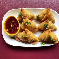 A picture of Punjabi samosa.