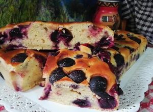Una foto de Kuchen de cerezas deshuesadas con yogur griego