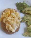 Desayuno en 3': huevos con palta