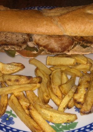 Una foto de Bocadillo de lomo‼️😋