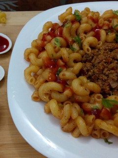 A picture of Macaroni with ground meat.
