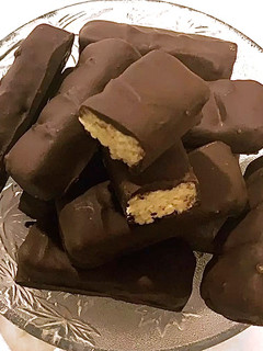 ચોકલેટ બાઉન્ટી (Chocolate Bounty Recipe In Gujarai) રેસીપી મુખ્ય ફોટો