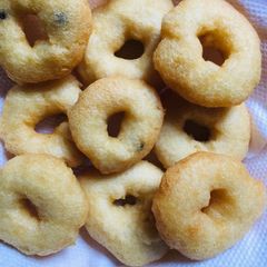 A picture of Ulundu vadai.