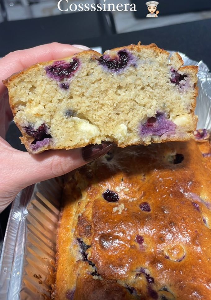 Una foto de Bizcocho arándanos y chocolate blanco