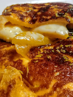 Una foto de OMELLETTE Rellena con Duraznos🍑y queso Mozzarella...!