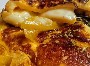 Una foto de OMELLETTE Rellena con Duraznos🍑y queso Mozzarella...!