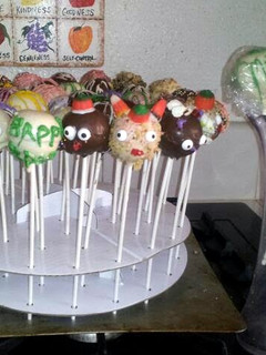 A picture of Teri's Yellow Cake Cake Pops.