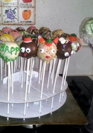 A picture of Teri's Yellow Cake Cake Pops.