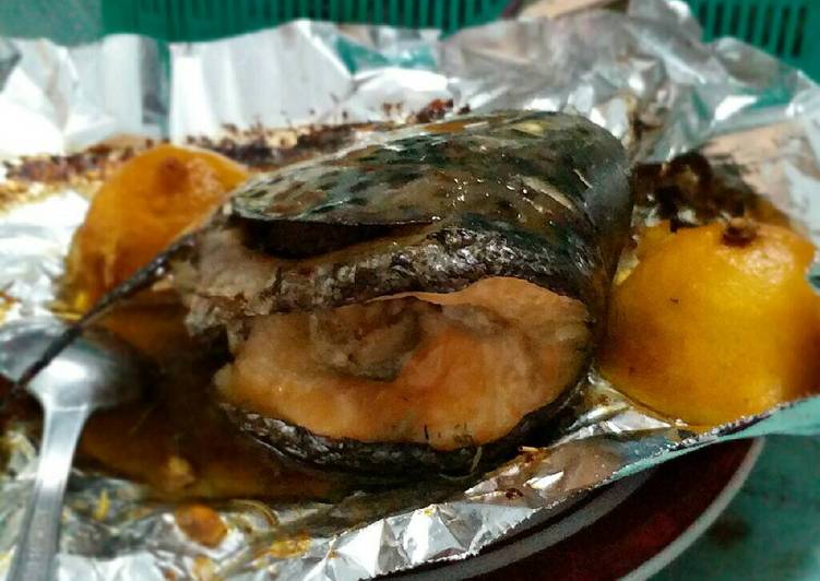 Bagaimana Menyiapkan Simple baked Salmon Head, Bisa Manjain Lidah