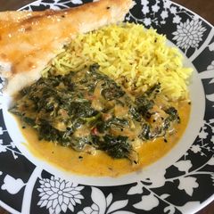 A picture of Saag Alooكاري البطاطا و السبانخ.