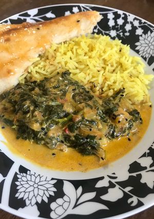 A picture of Saag Alooكاري البطاطا و السبانخ.
