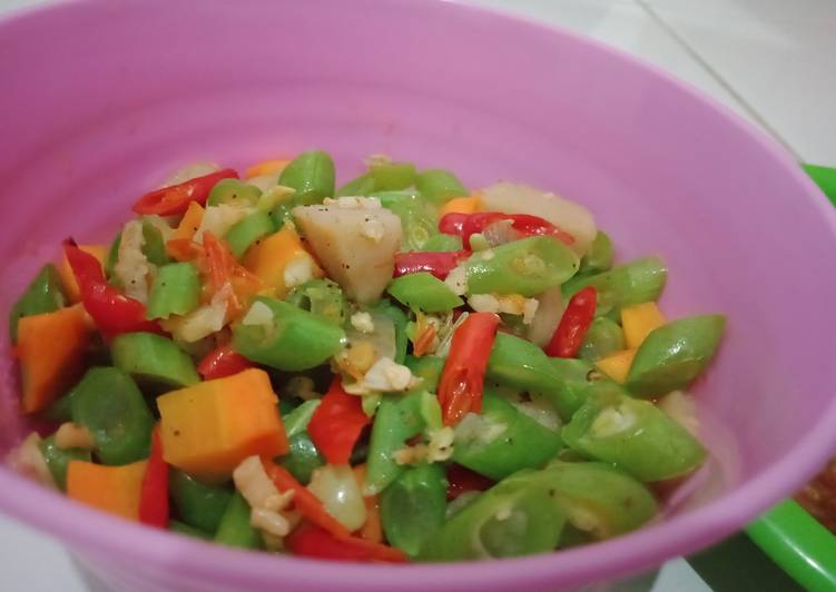 Tumis buncis bakso ala anak kost