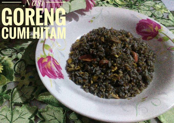 Standar Resep membuat Nasi Goreng Cumi Hitam yang lezat