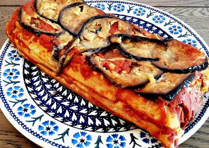 Terrina di zitti al pomodoro con mozzarella e melanzane