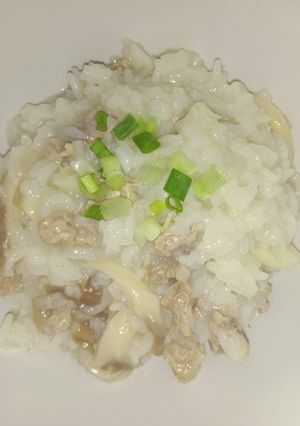 รูปของ โจ๊กหมูสับใส่เห็ดนางฟ้า (Minced Pork and Oyster Mushroom Congee)