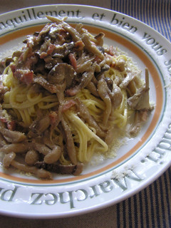 A picture of Mushroom Broth and Creamy Mushroom Pasta.