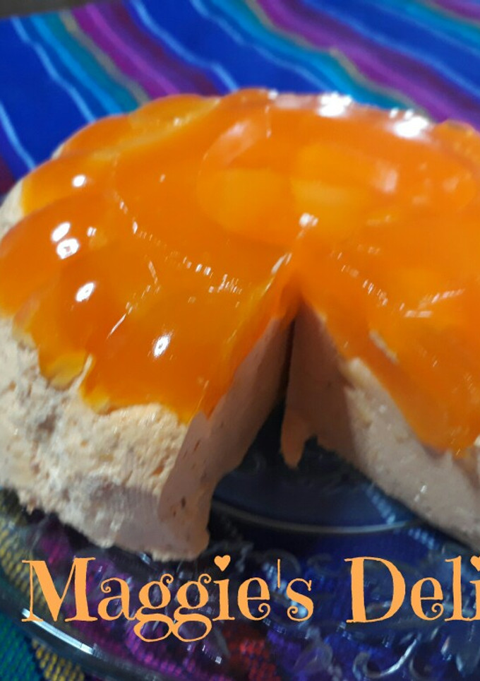 Una foto de Gelatina de naranja, nuez y duraznos