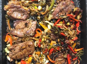 Foto principal de Bifes a la criolla en Plancheta