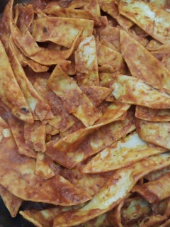 Una foto de Chilaquiles de salsa cascabel y pulque tipo ranchero