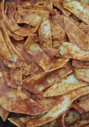 Una foto de Chilaquiles de salsa cascabel y pulque tipo ranchero