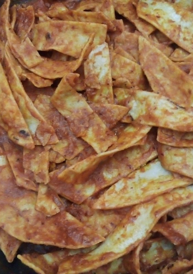Una foto de Chilaquiles de salsa cascabel y pulque tipo ranchero