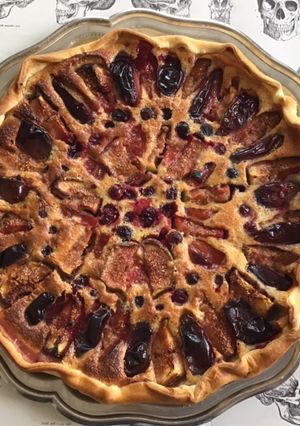 Une photo de Tarte amandine aux figues prunes et groseilles noires