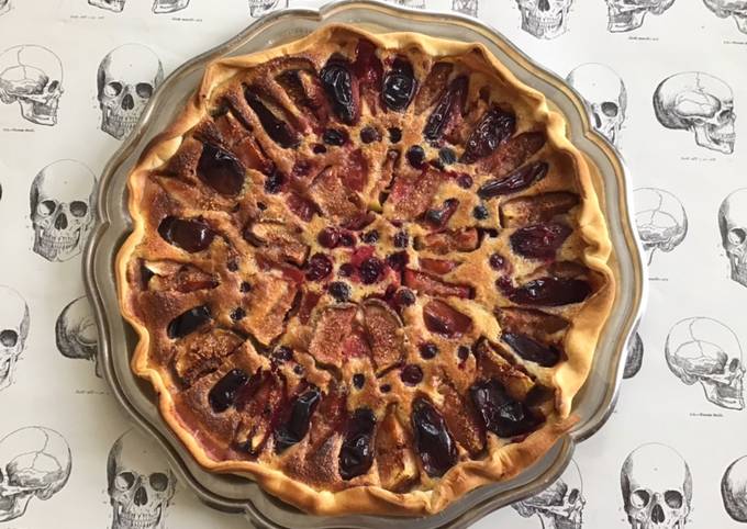 Tarte amandine aux figues prunes et groseilles noires