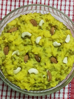 વઘારેલી ખીચડી (Vaghareli Khichdi Recipe In Gujarati) રેસીપી મુખ્ય ફોટો