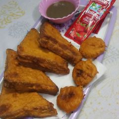 A picture of Bread pakoda.