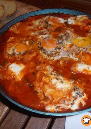 Φωτογραφία της συνταγής Shakshuka. Αυγά σε σάλτσα ντομάτας
