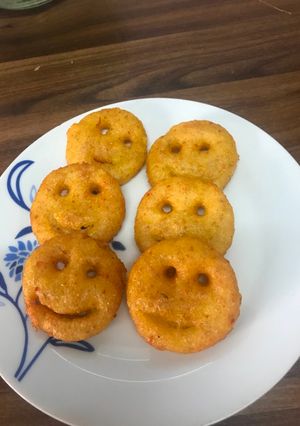 मुस्कुराहट (स्माइली) रेसिपी मुख्य फोटो