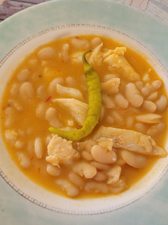 Una foto de Alubias del ganxet, guisadas con bacalao