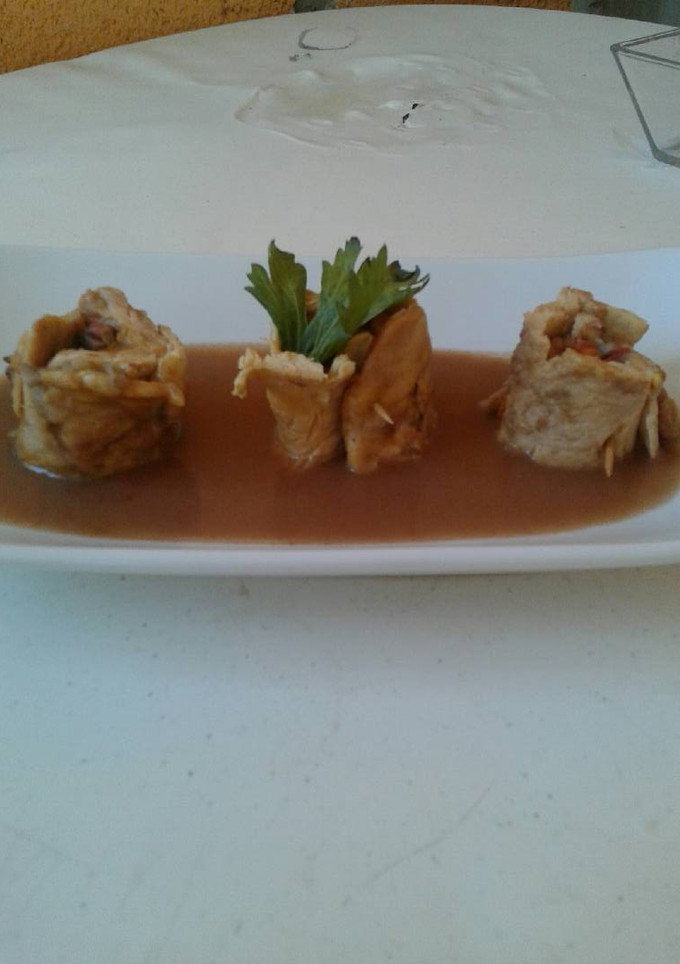 Una foto de Pechugas de pollo en salsa española
