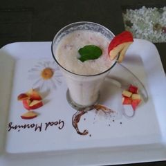 A picture of Apple smoothie.