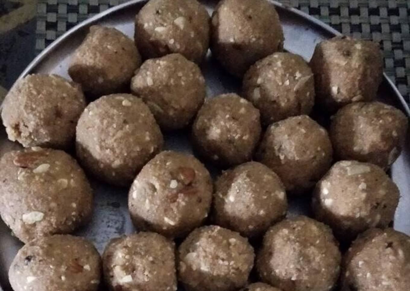 Aata gud laddu