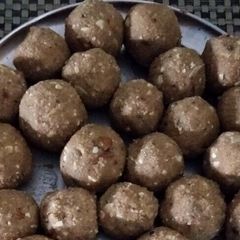 Aata gud laddu A picture of Aata gud laddu.