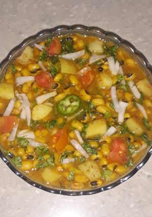 लोबिया मसाला (Lobia Masala recipe in Hindi) रेसिपी मुख्य फोटो