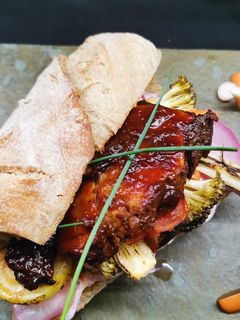 Bbq burger kávés lapockával recept fotója