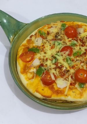 A picture of Paneer, cherry tomato,cheese, capsicum,pizza.
