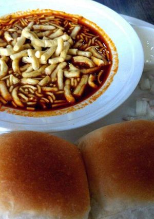 A picture of Misal Pav.