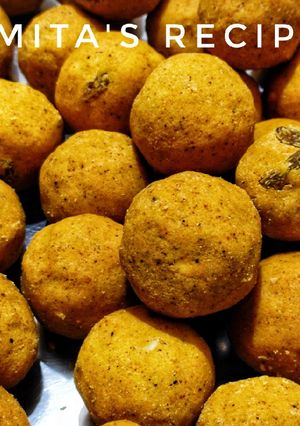 A picture of Besan laddu.