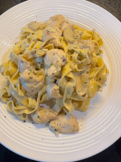 A picture of Chicken Fettuccine Alfredo.
