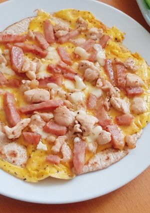 รูปของ Carbonara pizza พิซซ่าคาโบนาร่า บางกรอบ low carb (ไม่เคร่ง)